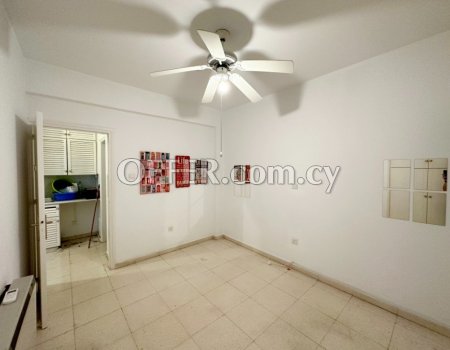 3 Bedroom Upper-floor House near Ajax Hotel Limassol, Mesa Geitonia - 4