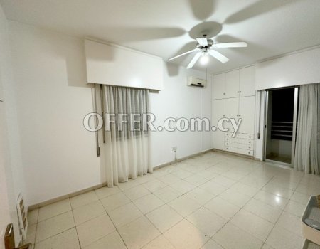 3 Bedroom Upper-floor House near Ajax Hotel Limassol, Mesa Geitonia - 5