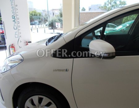 2019 Toyota Vitz 1.5L Hybrid Automatic Hatchback - 5