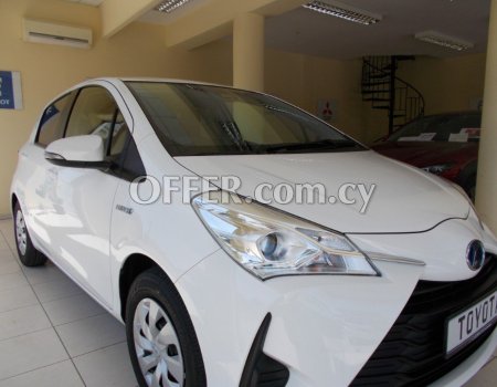 2019 Toyota Vitz 1.5L Hybrid Automatic Hatchback - 8
