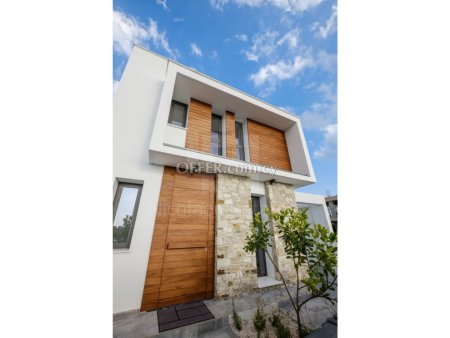 New four bedroom villa in Dekhelia Road area of Larnaca - 4