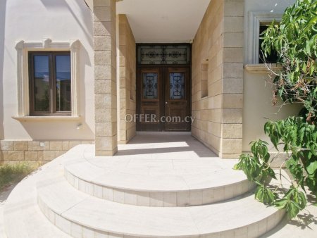 Six Bedroom house with a swimming pool and an Attic in Tseri Nicosia. - 3
