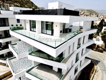 Apartment (Penthouse) in Germasoyia, Limassol for Sale