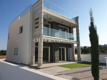 Luxury 3 Bedroom Villa With Roof Garden  In Chloraka, Pafos - 1