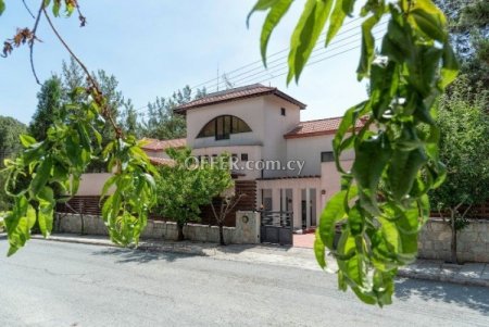 8 Bed Detached House for rent in Moniatis, Limassol