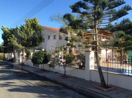 6 Bed Detached House for rent in Parekklisia, Limassol - 1