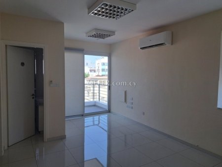 Office for rent in Agia Zoni, Limassol - 1