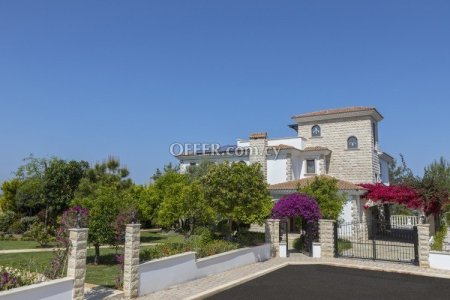 9 Bed Detached House for sale in Argaka, Paphos