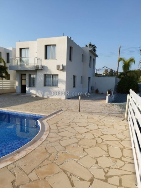 4 Bed Detached Villa for rent in Peyia, Paphos - 1