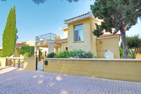 3 Bed Detached House for sale in Chlorakas, Paphos