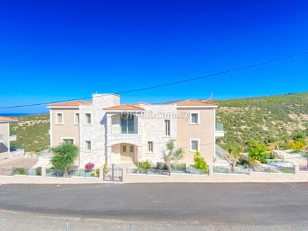 6 Bed Detached House for sale in Peyia, Paphos