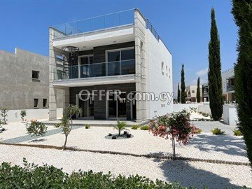 Luxury 3 Bedroom Villa With Roof Garden  In Chloraka, Pafos - 5