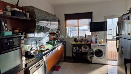 3 Bed Apartment for sale in Mesa Geitonia, Limassol - 10
