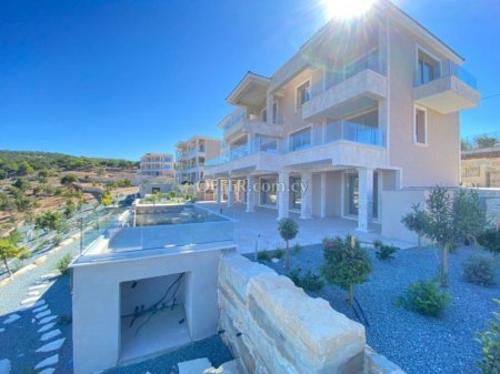 6 Bed Detached House for sale in Peyia, Paphos - 11