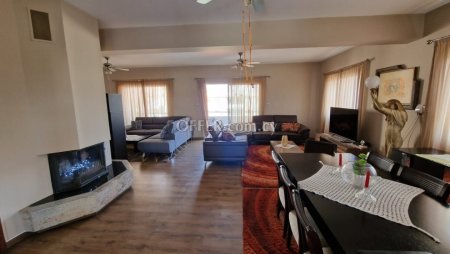 3 Bed Apartment for rent in Mesa Geitonia, Limassol - 8