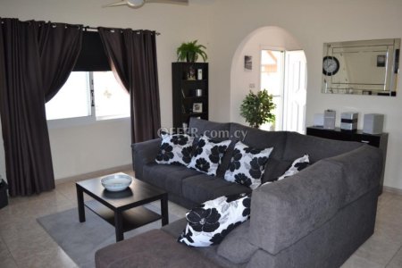 2 Bed Bungalow for sale in Peyia, Paphos - 7