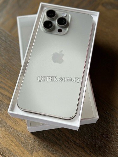  Apple iPhone 15 Pro Max (256 GB) - Natural Titanium