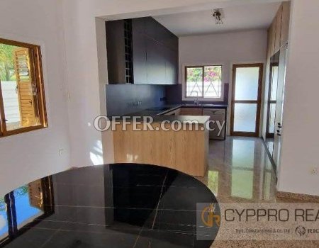 5 Bedroom House near Parklane hotel - 5