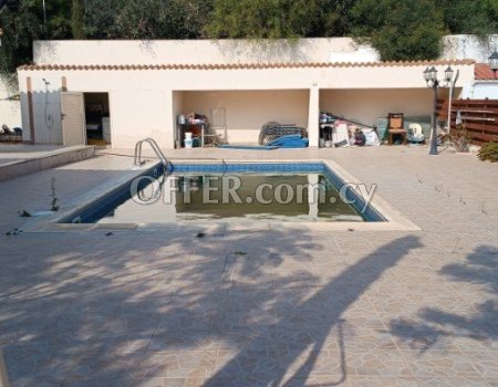 Detached 3 Bedroom bungalow with private pool and garden - 4