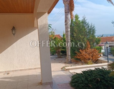 Detached 3 Bedroom bungalow with private pool and garden - 3
