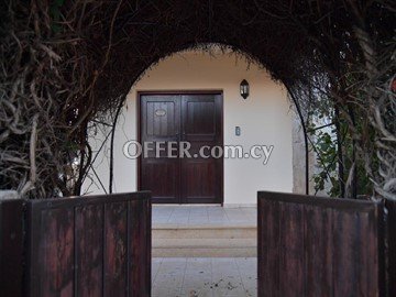 5 Bedroom Detached House  In Oroklini, Larnaka