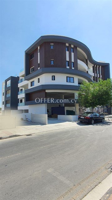 Shop Of 184 Sq.m. With Mezzanine  In Kato Polemidia, Limassol - 2