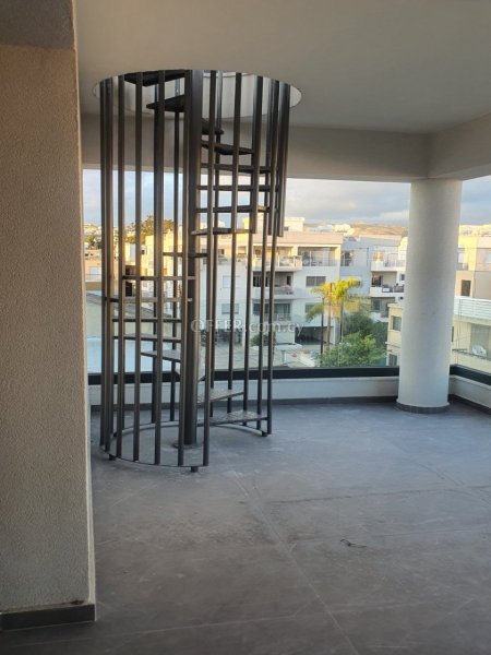 Καινούργιο Πωλείται €410,000 Διαμέρισμα Οροφοδιαμέρισμα Ρετιρέ, τελευταίο όροφο, Μέσα Γειτονιά Λεμεσός - 11