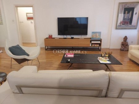 Lovely three bedroom apartment in a great location on the Acropolis - 8