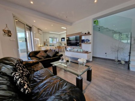 3 Bedroom Semi- Detached House For Rent Limassol - 10
