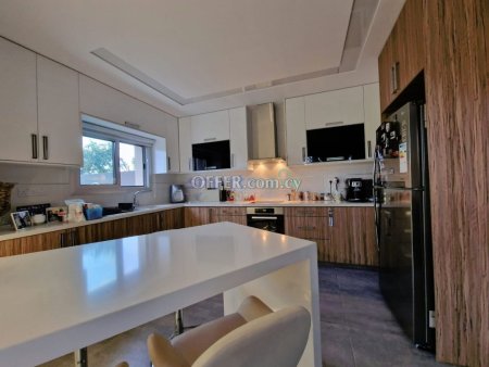 3 Bedroom Semi- Detached House For Rent Limassol - 8