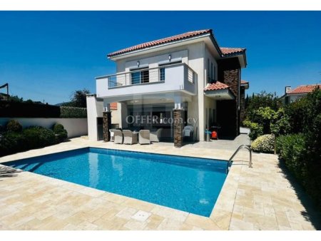 Villa with beautiful garden and private pool close to Limassol in the Pyrgos area