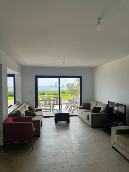 FIRST LINE SEA VIEW THREE BEDROOM APARTMENT IN GOVERNORS BEACH