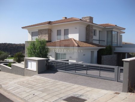 Luxury 5 bedroom villa with private swimming pool and many features available for rent in Germasogia Limassol - 10