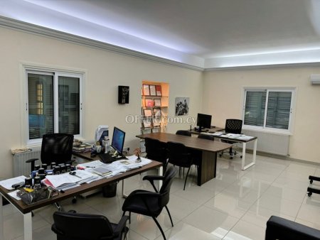230 sqm OFFICE SPACE IN THE CITY CENTER - 11