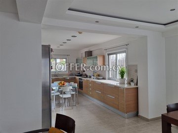 3 Βedroom Τop Floor Apartment  In A Prime Location With Large Spaces A - 5