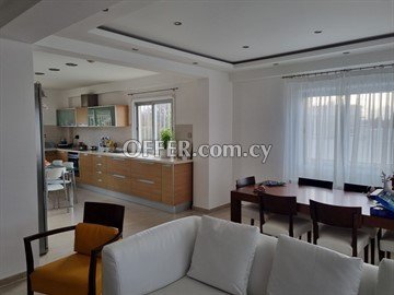3 Βedroom Τop Floor Apartment  In A Prime Location With Large Spaces A - 4