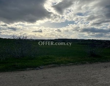Agriculture Land with register road in Geri Nicosia - 4
