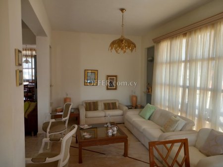 2 Bed Mixed use for sale in Kato Polemidia, Limassol - 11