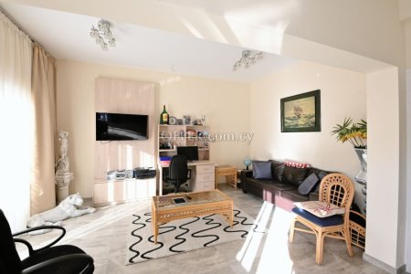 3 Bed House for Rent in Faneromeni, Larnaca - 11