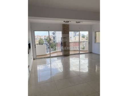Large three bedroom flat for sale in Petrou Pavlou. - 10