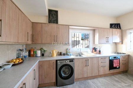 3 Bed House for Rent in Faneromeni, Larnaca - 9