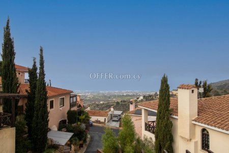 3 bed apartment for sale in Tsada Pafos