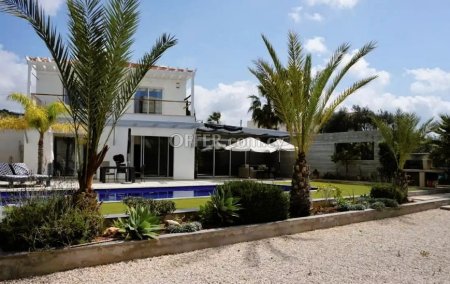 4 Bed Detached Villa for sale in Sea Caves, Paphos