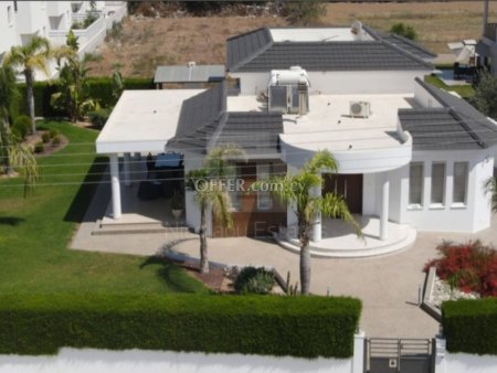 Luxury large four bedroom villa in Chloraka area of Paphos