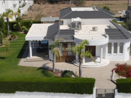 Luxury large four bedroom villa in Chloraka area of Paphos - 1