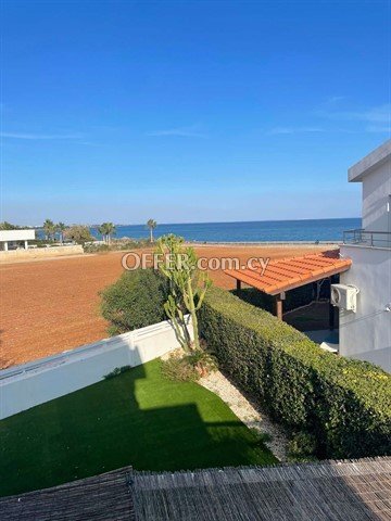 Seaview 2 Bedroom House  In Pervolia, Larnaka - 6