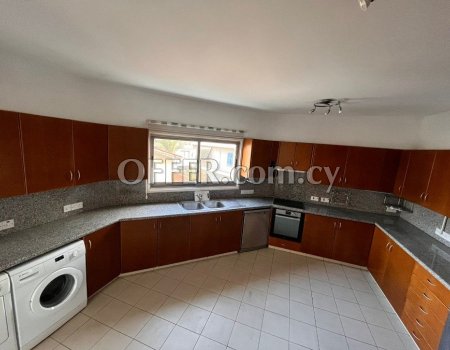 Spacious whole floor apartment in Acropoli area Nicosia - 9