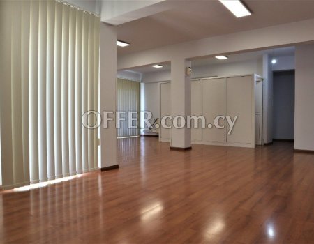 Office space 155 sq.m. on the commercial Avenue of Athalassa for rent