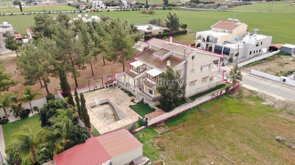 Τhree storey six bedroom house with basement in Pano Deftera Nicosia - 9