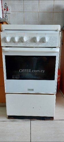 Free Standing Gas Cooker - 2